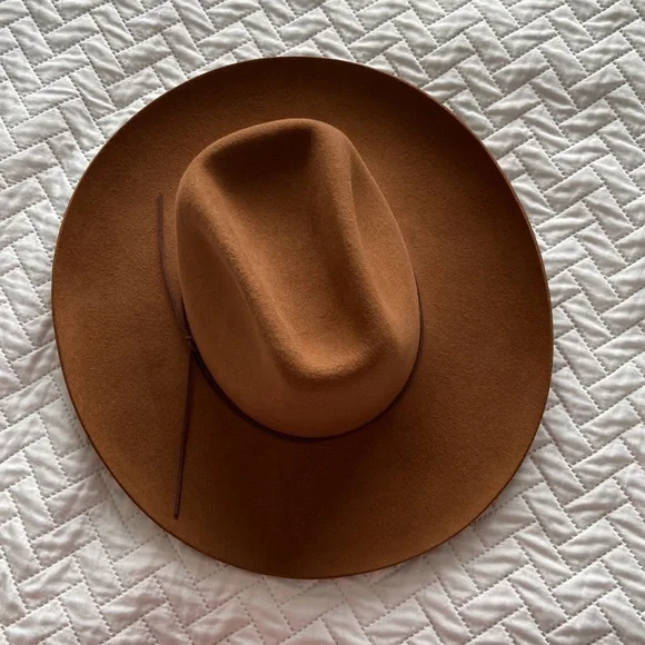 NWT lack of color hat, size S, brown/rusty gold finger - Picture 5 of 7